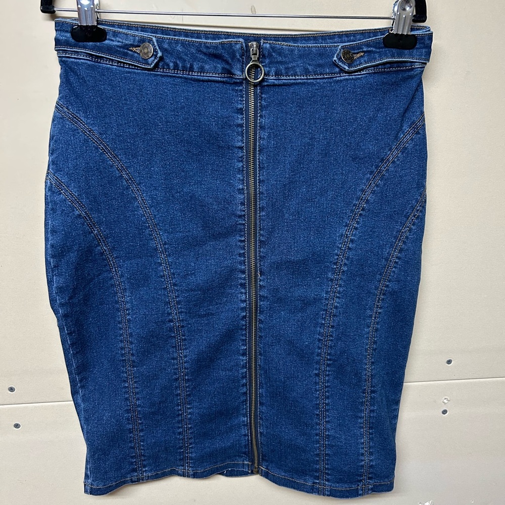 2/$75💥- SKIRT | Women’s Guess Denim Jean skirt size large